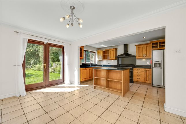 175A, Oatlands Drive, Surrey photo 4