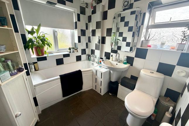 2, Swaledale Road, Dartford photo 3