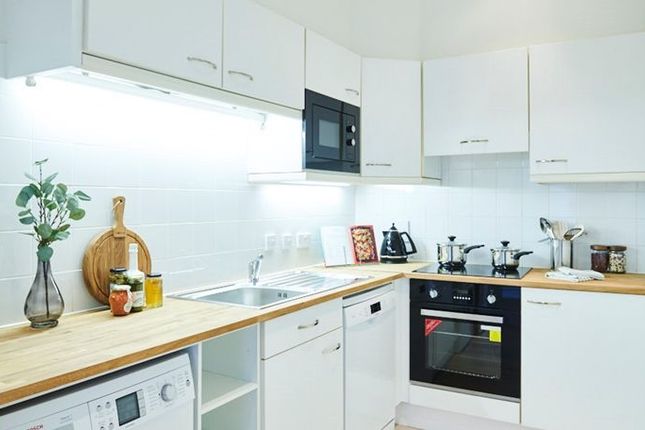 Flat to rent in Cedar House, Nottingham Place, London