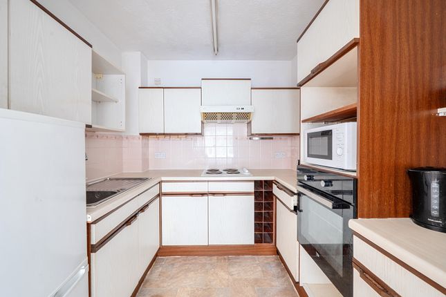 Flat 12, Ashby Grange, 11, Stafford Road, Wallington photo 3