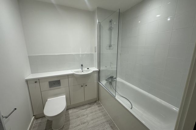 102, Peterborough photo 5