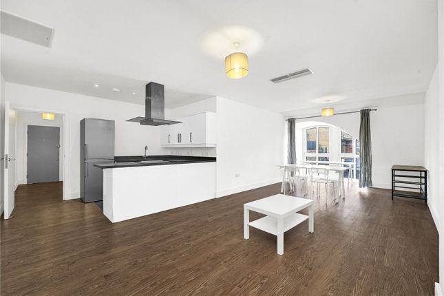 2-bed house on 1b, Carthusian, London, £3,650/mo