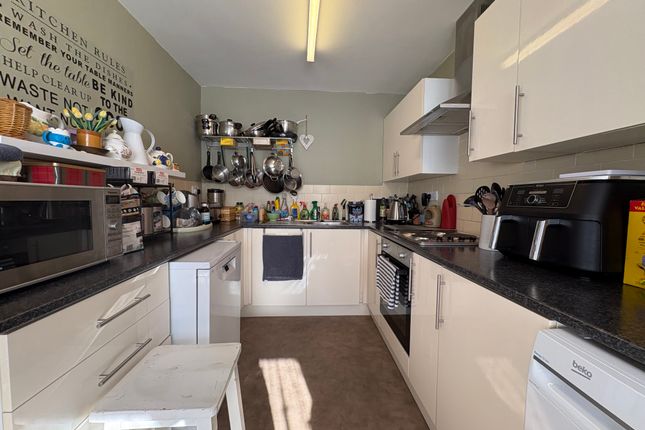 Flat 18, Lee-on-the-Solent photo 3
