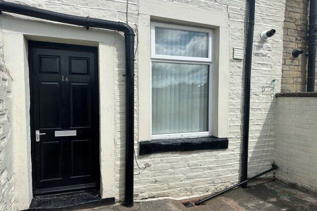 Flat to rent in Eastham Street, Burnley