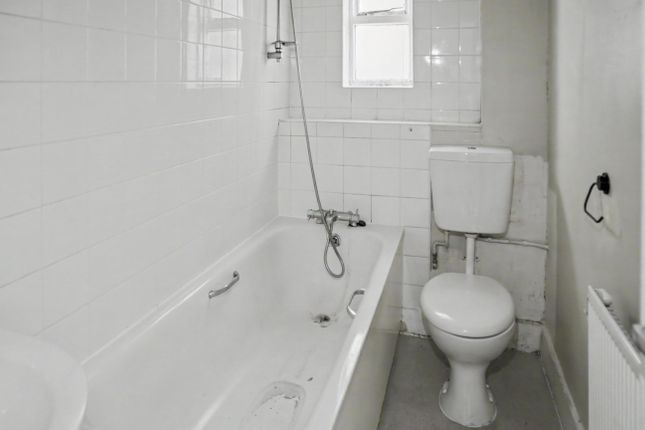 124 Flat 1, Hambrough Road, Southall photo 5