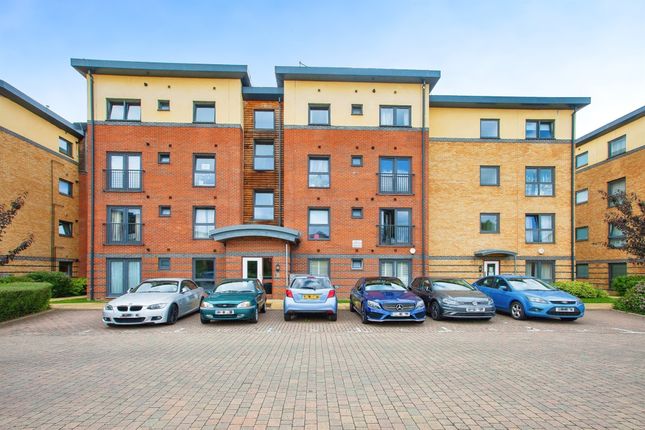 Flat for sale in Raven Close, Watford