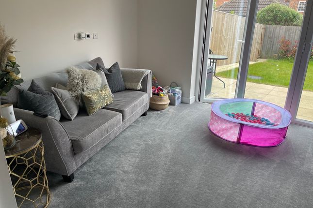 23, Rosebay Gardens, Nottinghamshire, United Kingdom photo 3