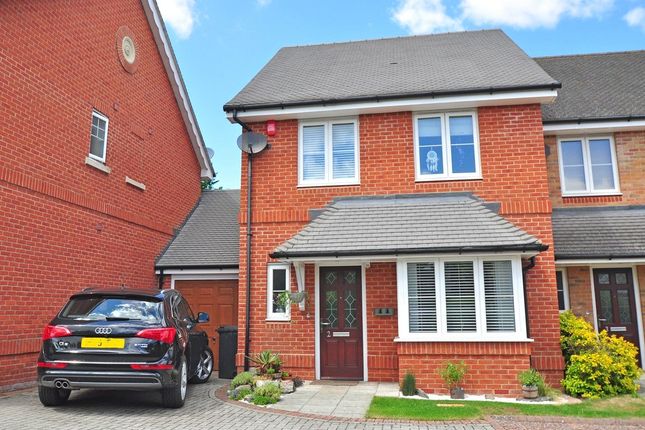 Thumbnail Semi-detached house to rent in Bushnell Place, Maidenhead, Berkshire