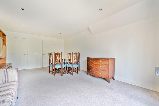 70 Oakleigh Square, Hammond Way, Yateley photo 5