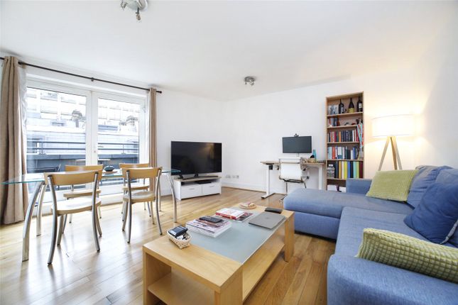 Flat to rent in Riding House Street, London
