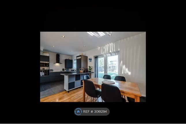 Gorse Crescent, Manchester photo 5