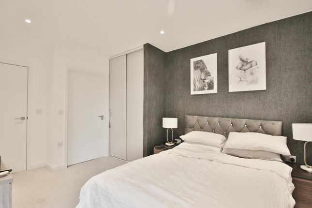 Brent Cross, Wilkinson Close, London photo 3