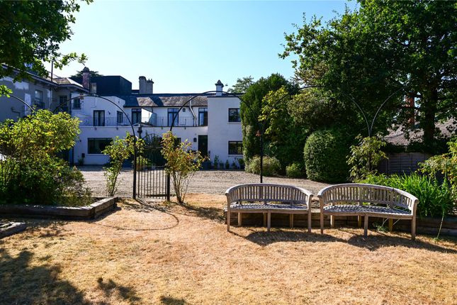 33, The Drive, Surrey photo 2