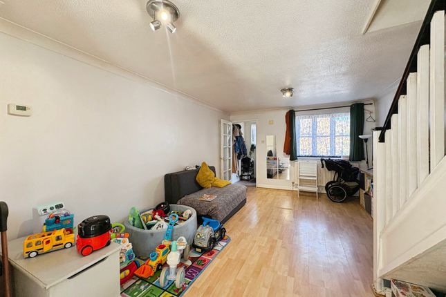 15, Coney Grange, Bracknell photo 3