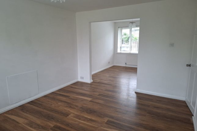 14, Holt Vale, Leeds photo 4