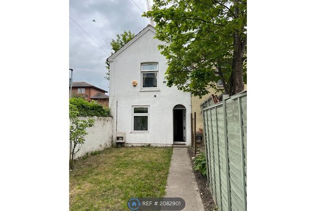 Thumbnail Semi-detached house to rent in Grays Place, Slough