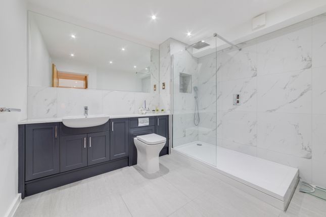 Flat for sale in Millennium Drive, Cubitt Town