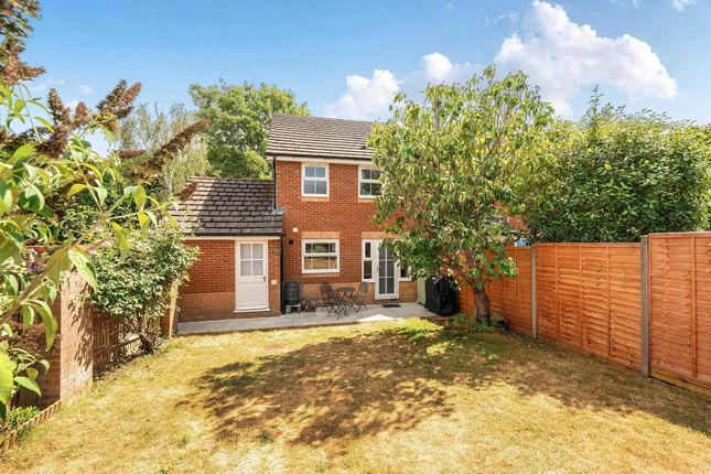 8 Alder Close, Winchester photo 2