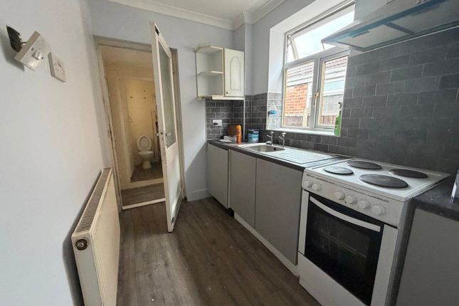 28,, Jeffrey Avenue, Wolverhampton photo 4