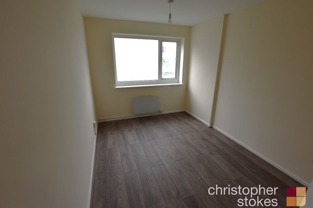 Flat to rent in Southgate House, Turners Hill, Cheshunt, Waltham Cross, Hertfordshire