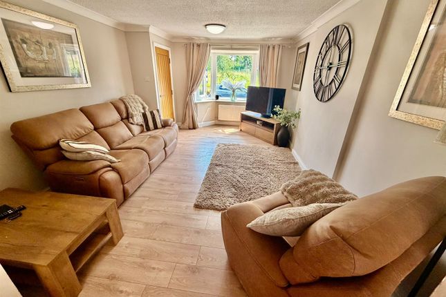 5, Simkin Way, Oldham photo 3