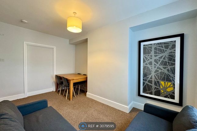 4-bed terraced on Bath, £3,140/mo