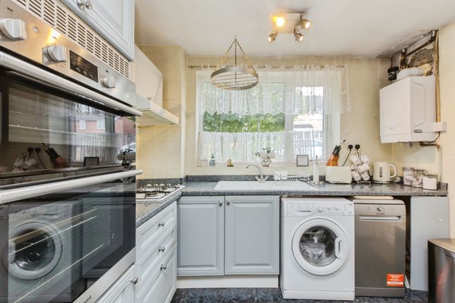 5, Foden Avenue, Stoke-on-Trent photo 4