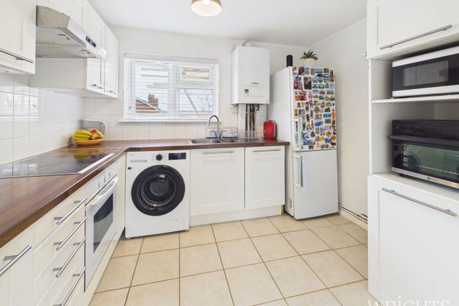 18, Haymeads, Welwyn Garden City photo 2