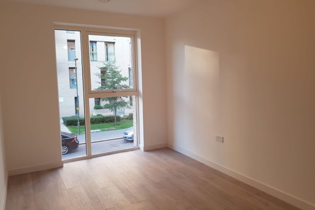 Perryfield Way, London photo 3