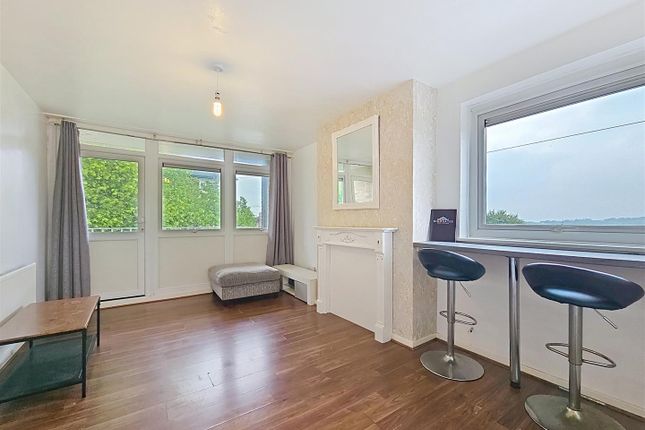 69, Leighton Drive, Sheffield photo 2