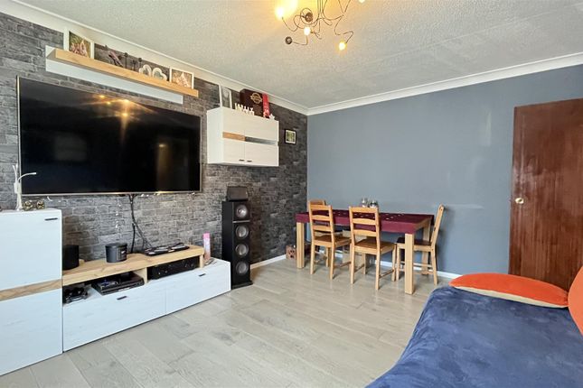 Firs Close, Mitcham photo 3