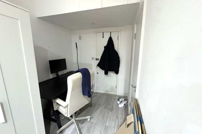 First Floor Flat, 50 Woodsome Road, Dartmouth Park photo 3