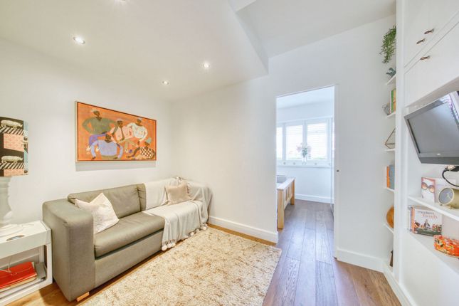 2 Burntwood Court, Burntwood Lane, London photo 2