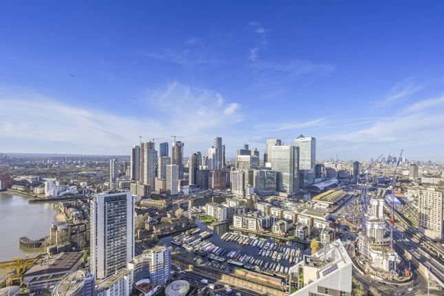 Flat for sale in Charrington Tower, Canary Wharf, London