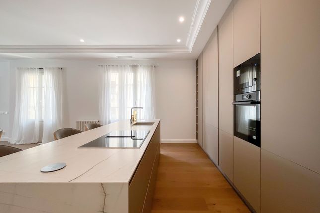 Apartment for sale in Street Name Upon Request, Madrid, Es