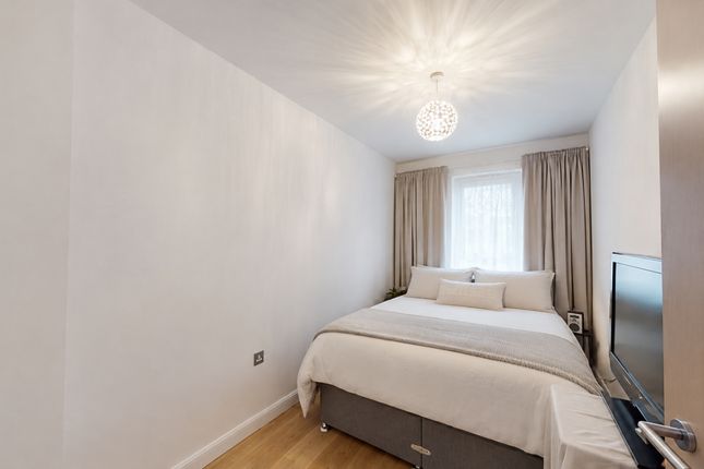 Flat 123, 27 Chandlers Avenue, London photo 3