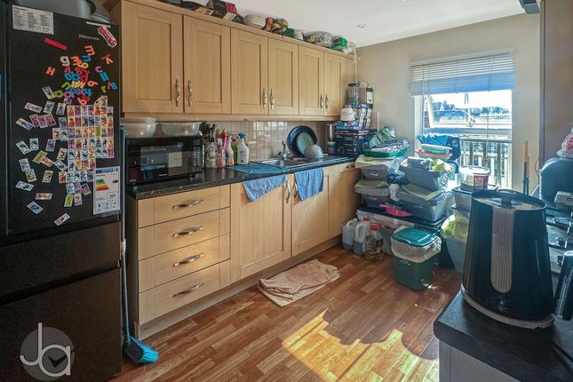36, Valentinus Crescent, Colchester photo 2