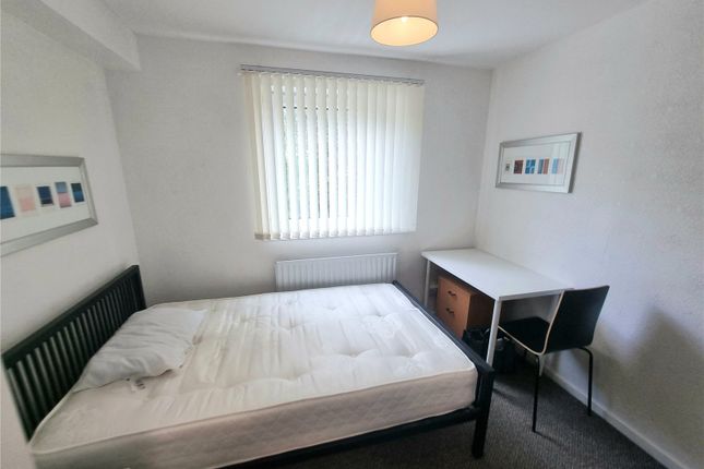 Room 5, 1, Dinthill, Telford photo 5