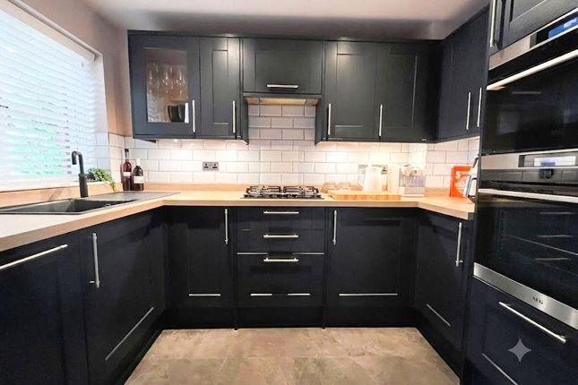 27, Waverley Close, Kent photo 3