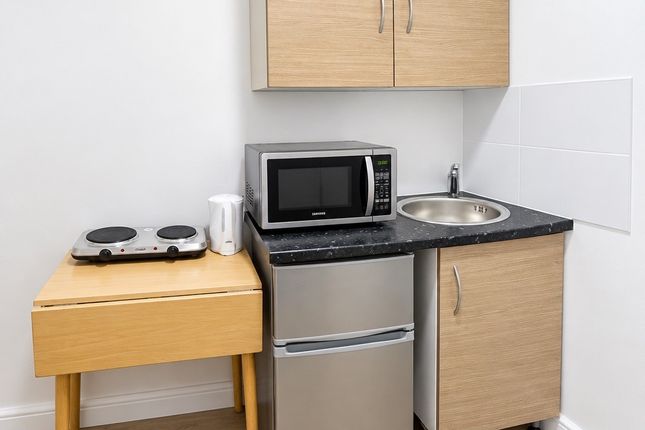 Oulton Crescent, Barking photo 3