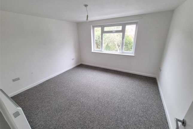 Flat to rent in Pascoe Close, Parkstone, Poole