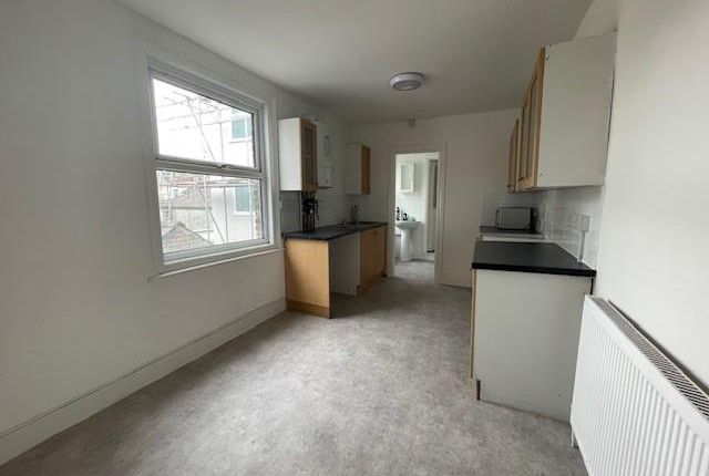 Flat to rent in London Road, Dover