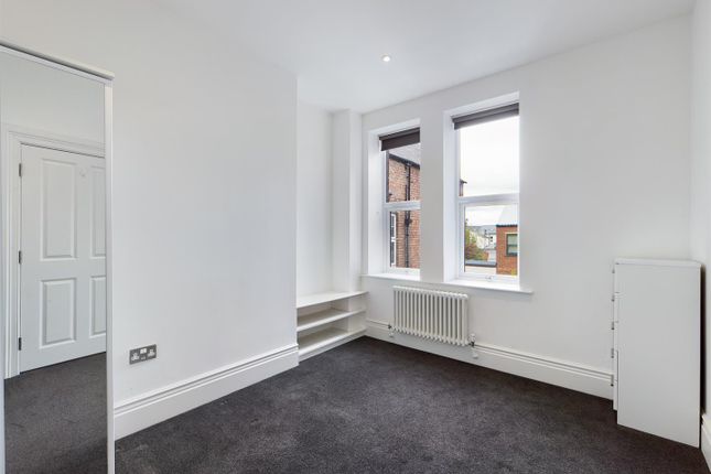 Flat to rent in West Avenue, Gosforth, Newcastle Upon Tyne