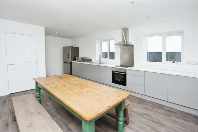 Brecon View, Bodwenarth, Brookfield Lane, Pontypridd photo 4