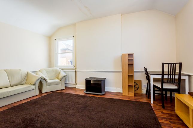 Flat 3, 2, Bridge Street, Buckingham photo 2