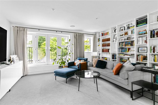 2, Queenswood Crescent, Surrey photo 4