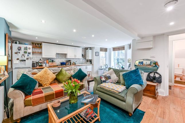Flat for sale in Kyverdale Road, Stamford Hill, London