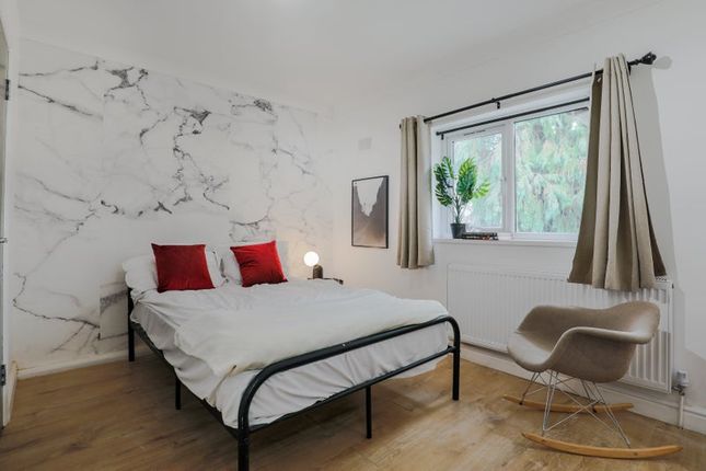 49B, Buckingham Road, London photo 5