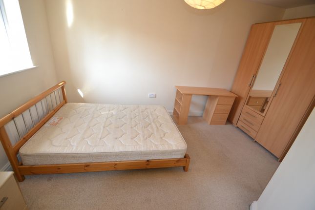 Town house to rent in Reilly Street, Hulme, Manchester.