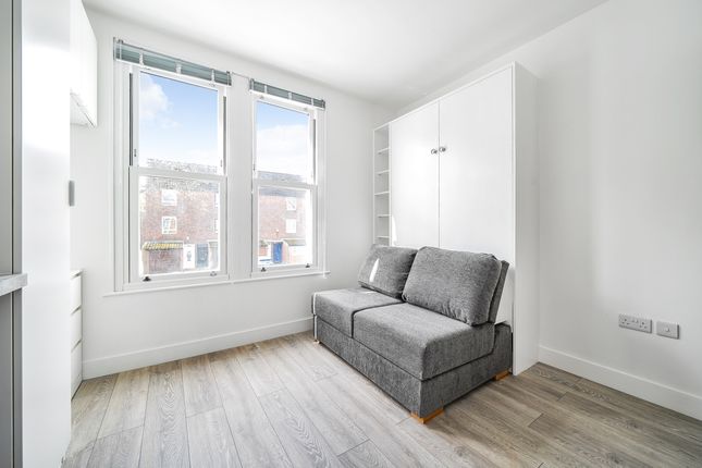 Flat 2, 77, Gilmore Road, London photo 3